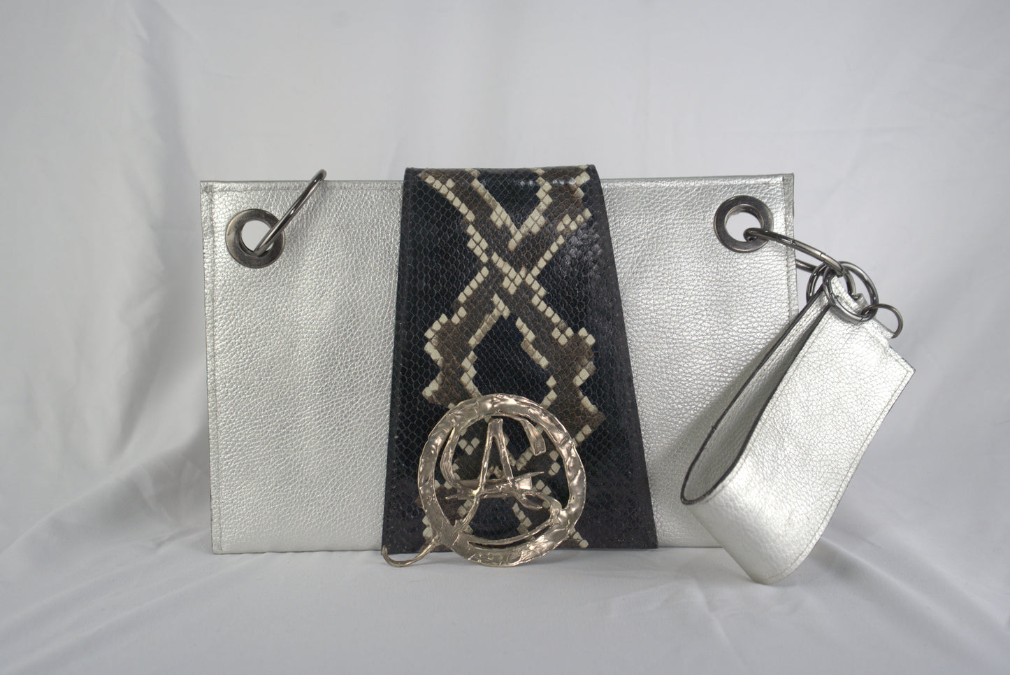 Borsa rettangolare martellata compatta in stampa serpente