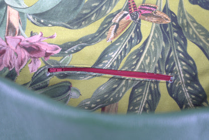 Pochette verde in pelle martellata