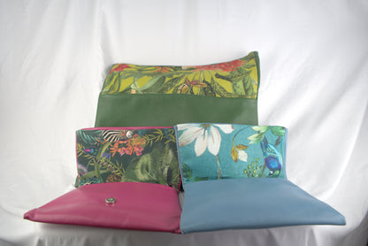 Pochette verde in pelle martellata